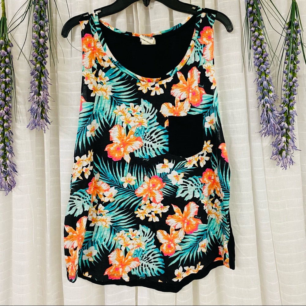 SOLD Victoria’s Secret PINK Tank- M